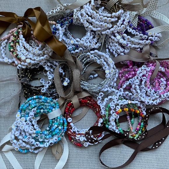 Taylor Swift Jewelry - Bestselling Friendship Bracelets for Trading at Taylor Swift events. 25 Pack